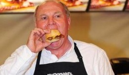 香肠爆料新闻视频,揭秘新闻视频背后的惊人真相